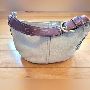 Coach‎ Vintage Pebbled Leather Ivory and Brown Leather Shoulder Hobo Bag.